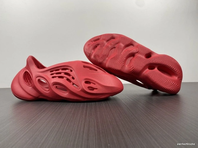 Yeezy Red Adidas Foam CW3355 0811